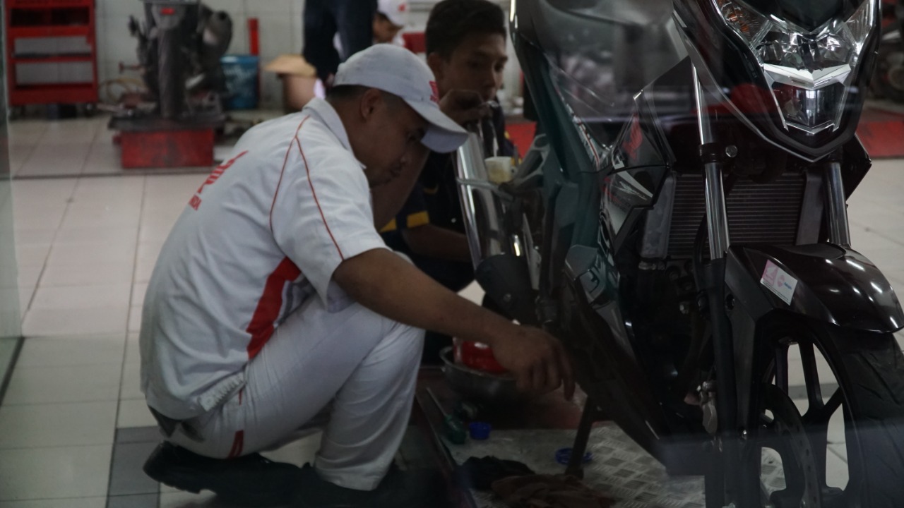 AHASS Berikan Promo Service Bagi Kartini Pengguna Sepeda Motor Honda 